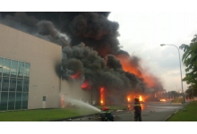 cháy lớn đã diễn ra tại Công ty hóa chất Sakatainx,Bình Dương
